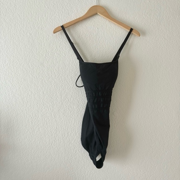 LA BLANCA Strappy Mio One-piece Swimsuit In Black - Picture 3 of 5